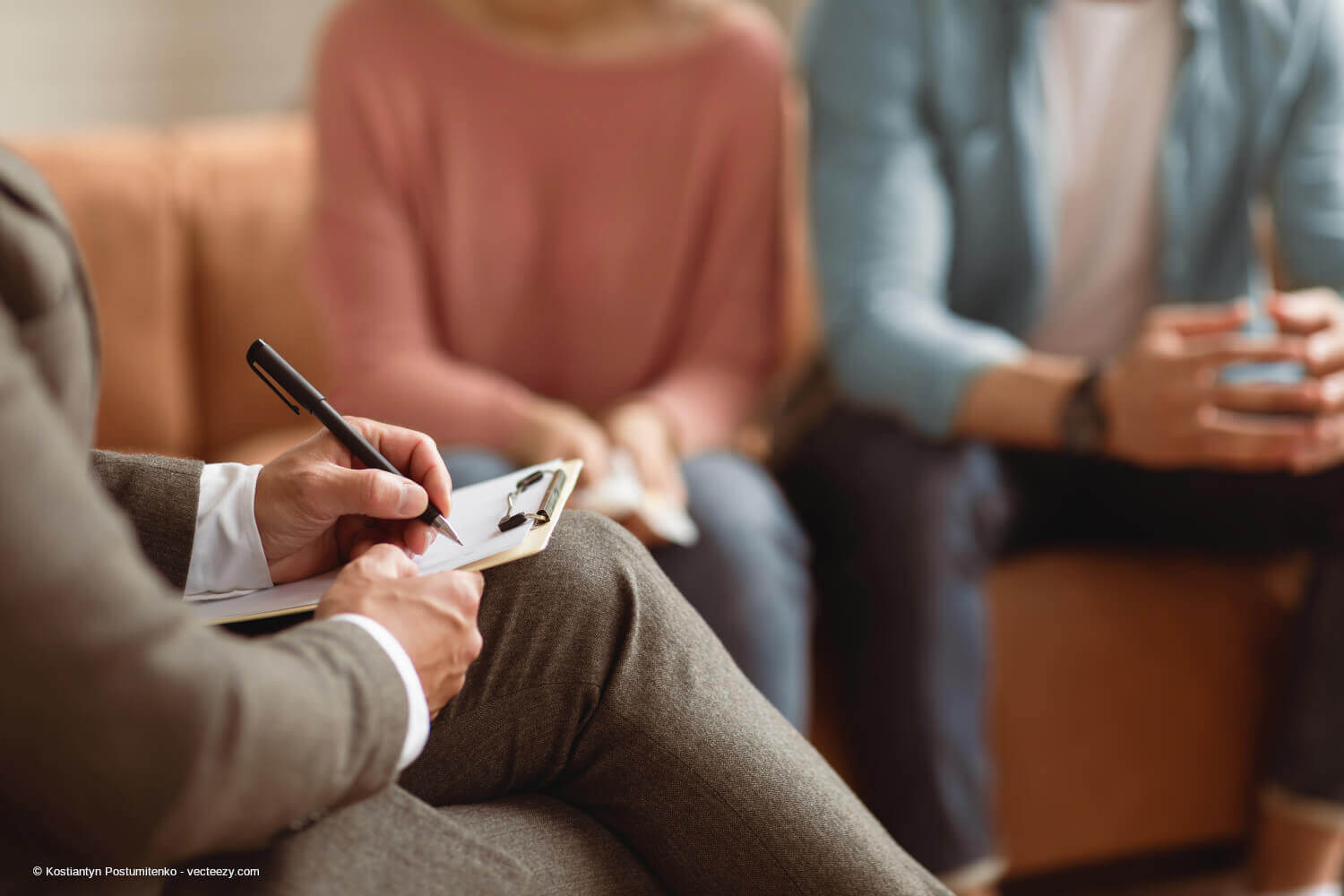 Eine Ehe- bzw. Paarberataung bei einem professionellen Berater ist nichts Schlimmes. Eine Aussensicht hilft aufzudecken und neue Perspektiven aufzuzeigen.